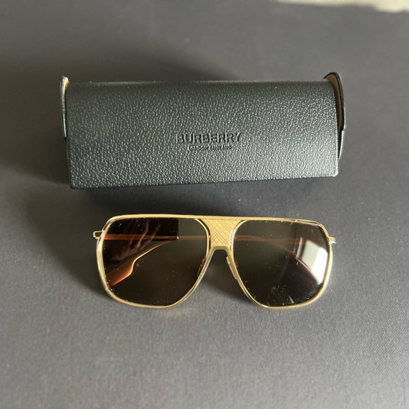 Burberry sunglasses - Picture 2 of 3